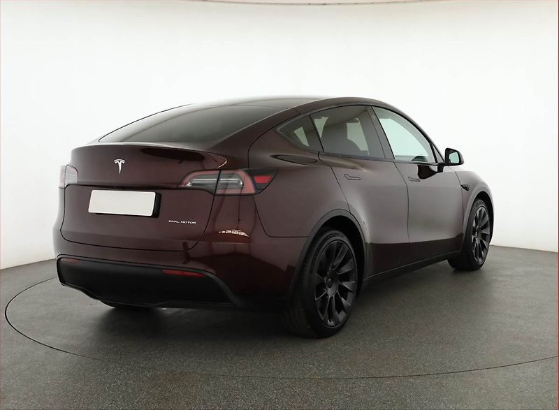 Tesla Model Y (2023) Long Range AWD 79kWh, SoH 94% - fotka 5 z 20