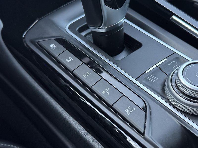 Maserati Levante (2018) GranLusso Q4, 3.0iV6 257kW, ČR - fotka 36 z 45