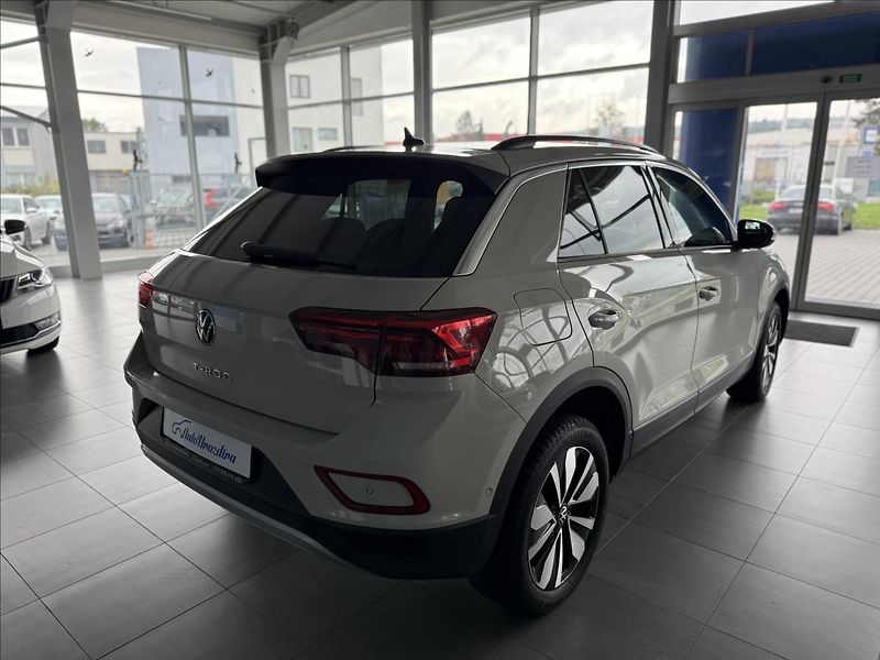 Volkswagen T-Roc 1,0   TSI 85kW,1.MAJ,SERVISKA - fotka 6 z 23