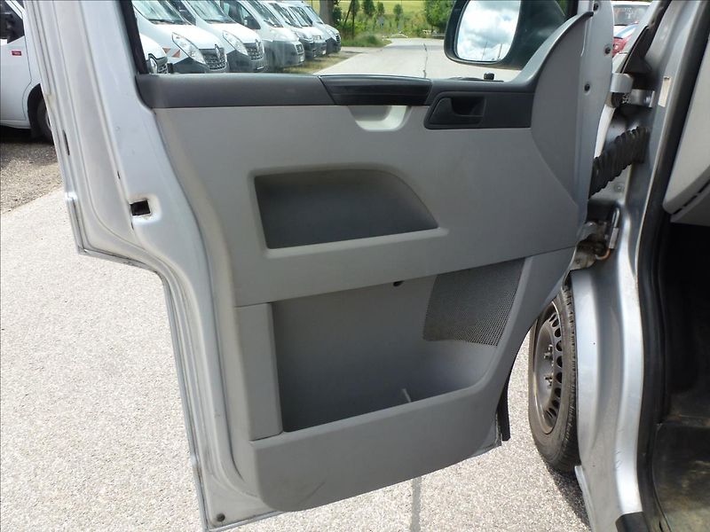 Volkswagen Transporter 2,0 TDI - fotka 13 z 31
