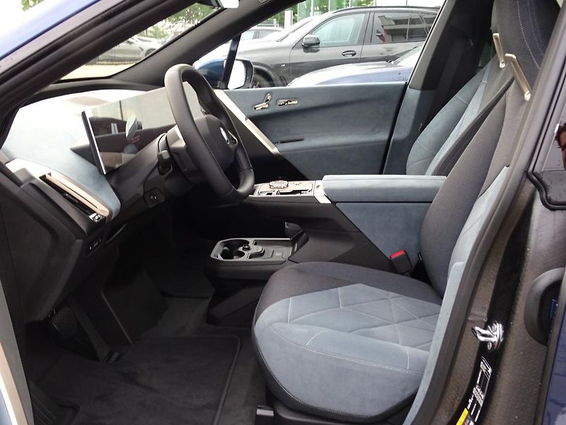 BMW iX xDrive40 - fotka 2 z 7