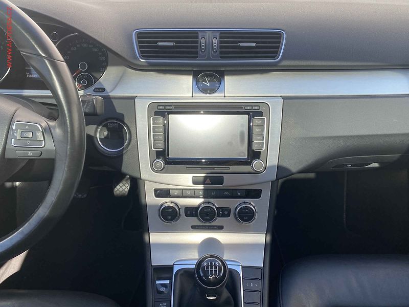 Volkswagen Passat (2014) 2.0 TSi, Highline, bixen - fotka 12 z 17