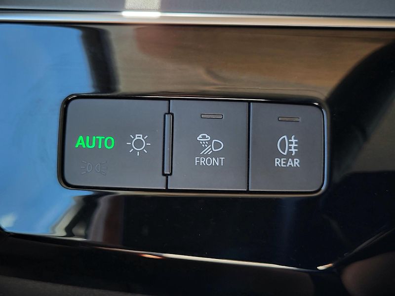 Audi e-tron 55 Quattro 300kW ČR 1.majitel - fotka 22 z 50
