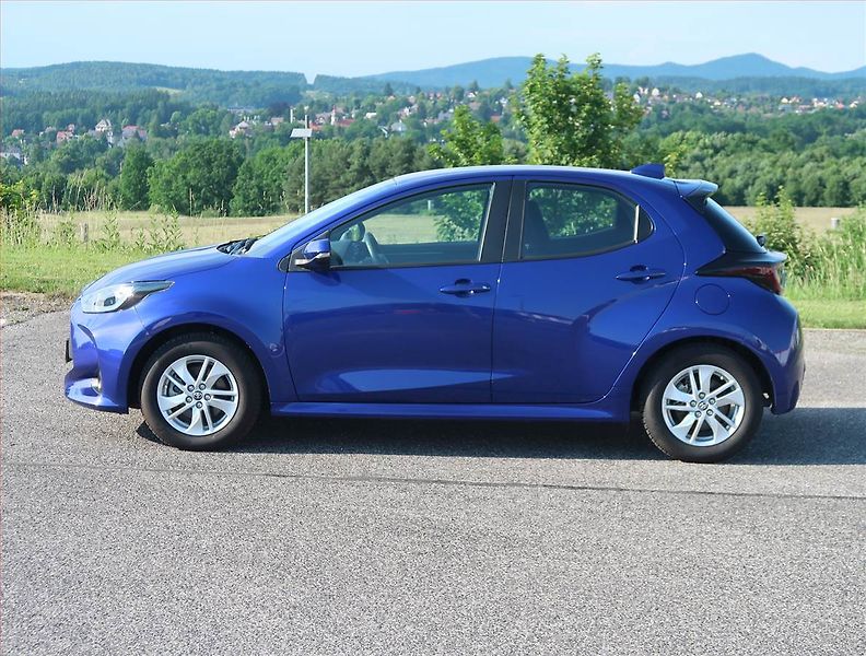 Toyota Yaris (2024) 1.5 VVT-i Hybrid - fotka 3 z 14