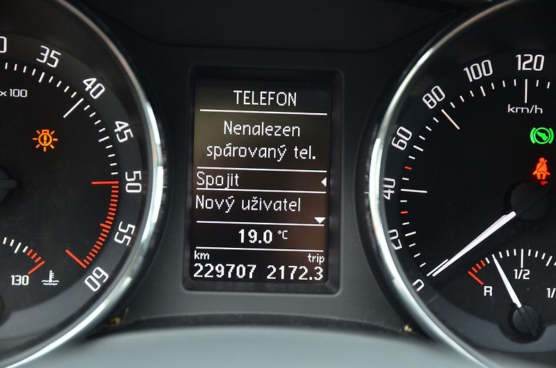 Škoda Superb (2015) 2.0 TDi DSG 4x4 WEBASTO /TAŽNÉ - fotka 28 z 38