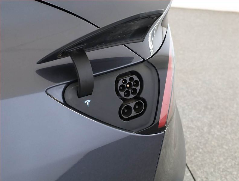 Tesla Model 3 (2019) Long Range 4WD 78kWh, SoH 85% - fotka 20 z 21