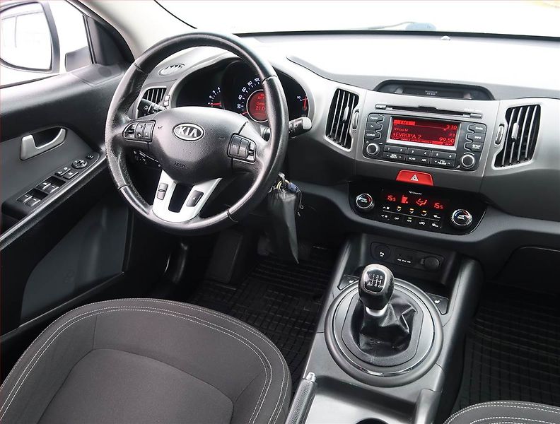 Kia Sportage (2011) 1.7 CRDi, Tempomat - fotka 7 z 18