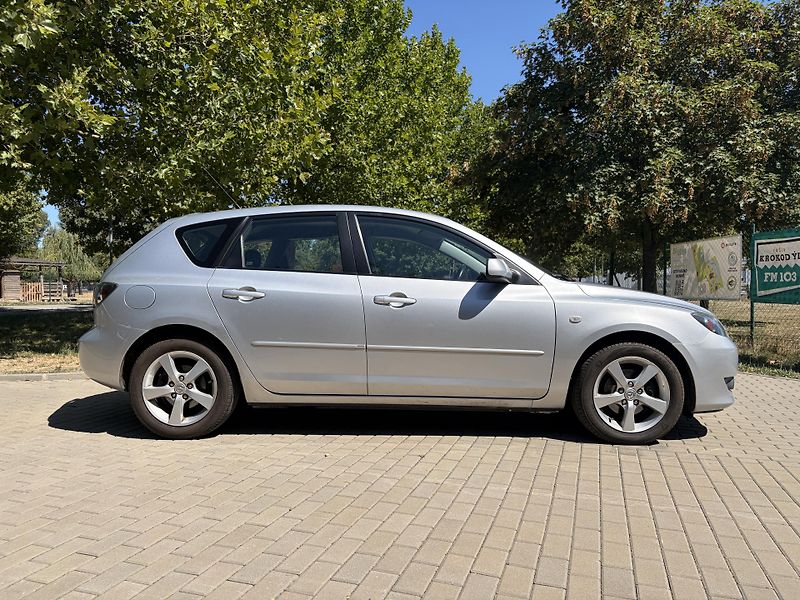 Mazda 3 1.6 Sport Active - fotka 13 z 29