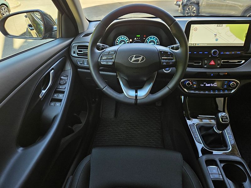 Hyundai i30 1,0 T-GDi 84kW, Style, 1.maj. - fotka 13 z 34
