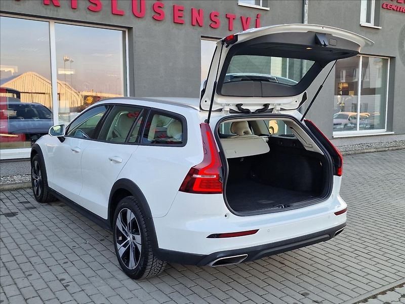 Volvo V60 D4 Cross Country AWD,ČR,1.Maj - fotka 44 z 50