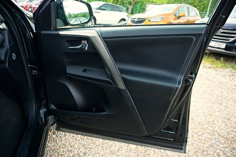 Toyota RAV4 (2015) 110 kW - fotka 20 z 46