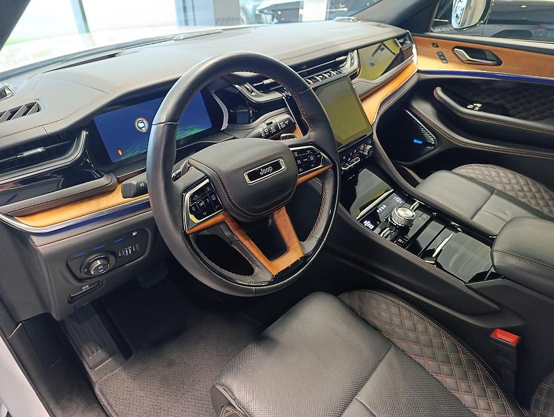 Jeep Grand Cherokee (2024) 4xe SUMMIT RESERVE PHEV - fotka 11 z 27