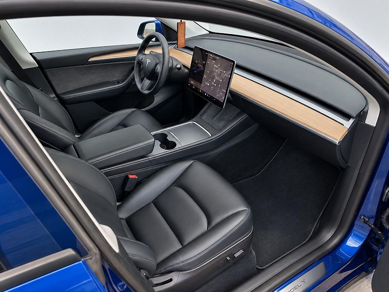 Tesla Model Y (2022) Long Dual Motor AWD-FSD-2022 - fotka 12 z 21