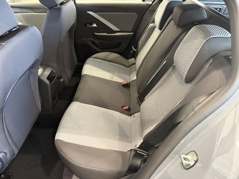 Opel Astra (2026) EDITION 1.5 CDTI  - fotka 15 z 16