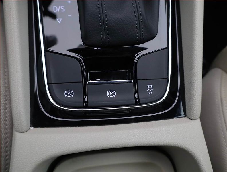 Škoda Karoq (2019) Style 1.5 TSI - fotka 16 z 21