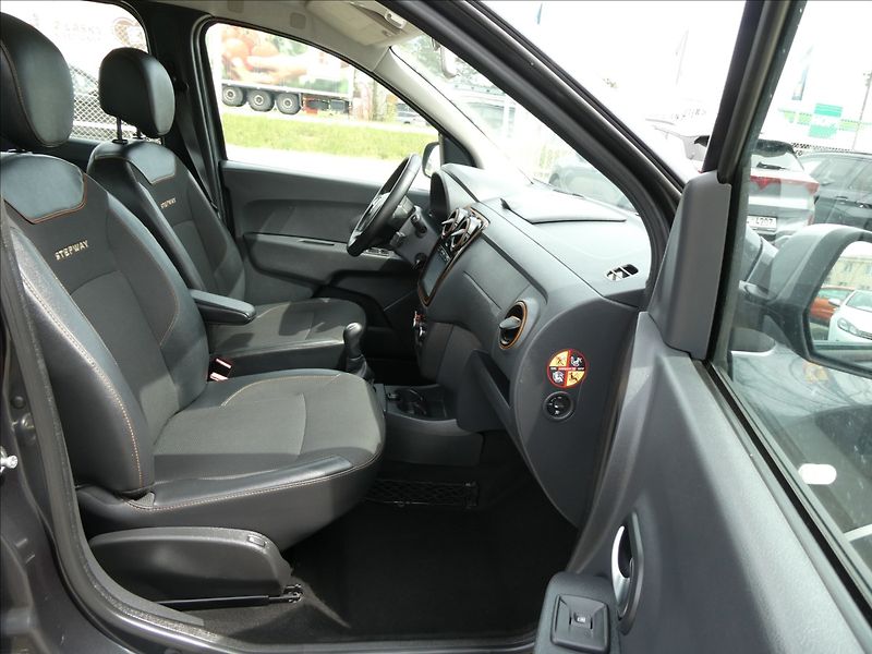 Dacia Lodgy 1,2 TCe 85kW klima,NAVI,závěs - fotka 22 z 35