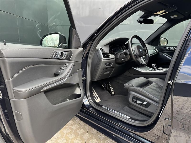 BMW X5 3,0 40i xDrive M-Packet ČR DPH - fotka 9 z 26