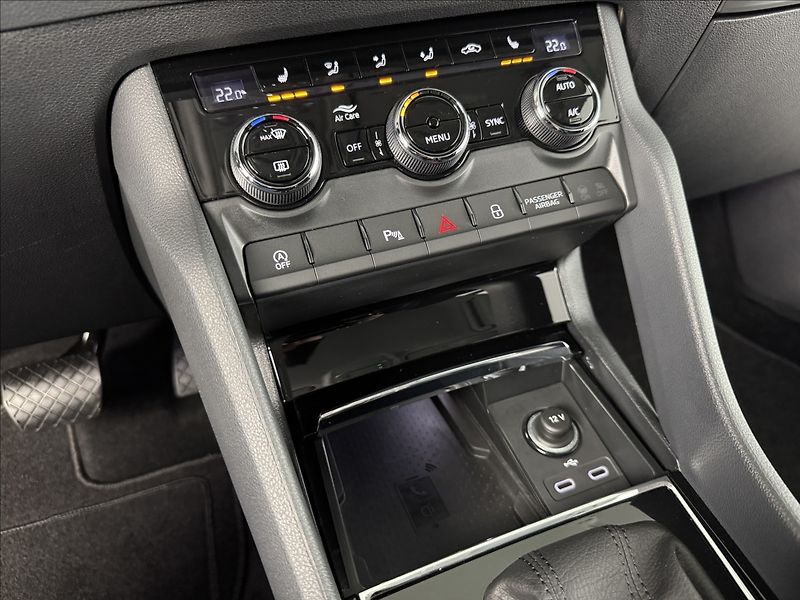 Škoda Karoq 2,0 TDi  DSG 4x4 Style Virtual - fotka 40 z 44