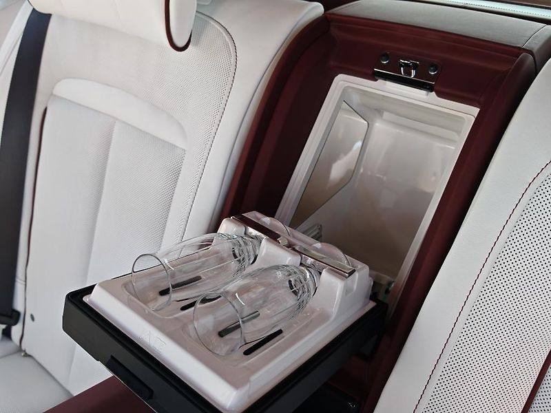Rolls-Royce Cullinan Black Badge, CZ, Nový vůz - fotka 15 z 26