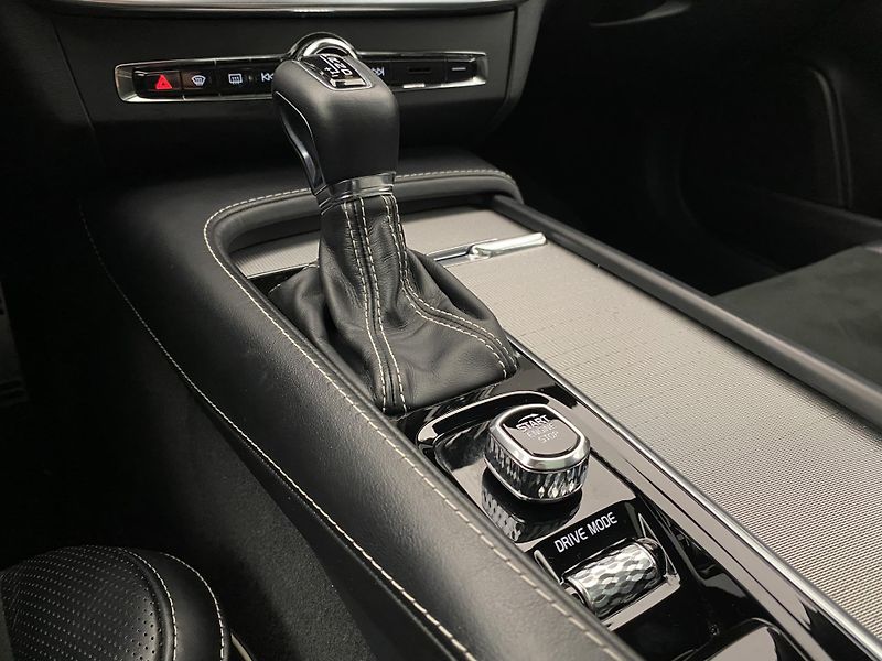 Volvo V90 D4 R-DESIGN AUT  - fotka 27 z 48
