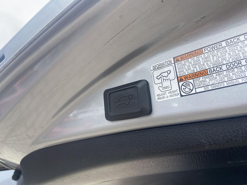 Toyota RAV4 2.5 HSD e-CVT AWD Selection - fotka 22 z 23