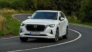 Mazda CX-60 si zdatně vede i na zatáčkovitých silnicích