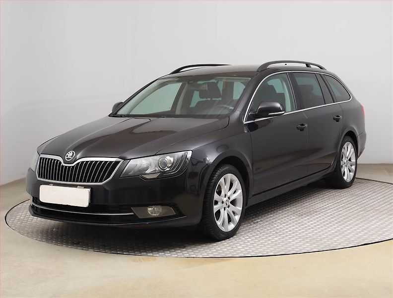 Škoda Superb (2015) Style 2.0 TDI, Navi, Xenony - fotka 2 z 22