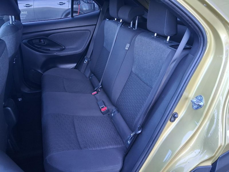 Toyota Yaris Cross COM. STYLE TECH 1.5 Hyb. 85 kW - fotka 5 z 30