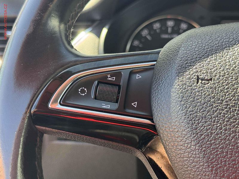 Škoda Octavia (2013) 1.6TDi, ČR, Elegance - fotka 12 z 15