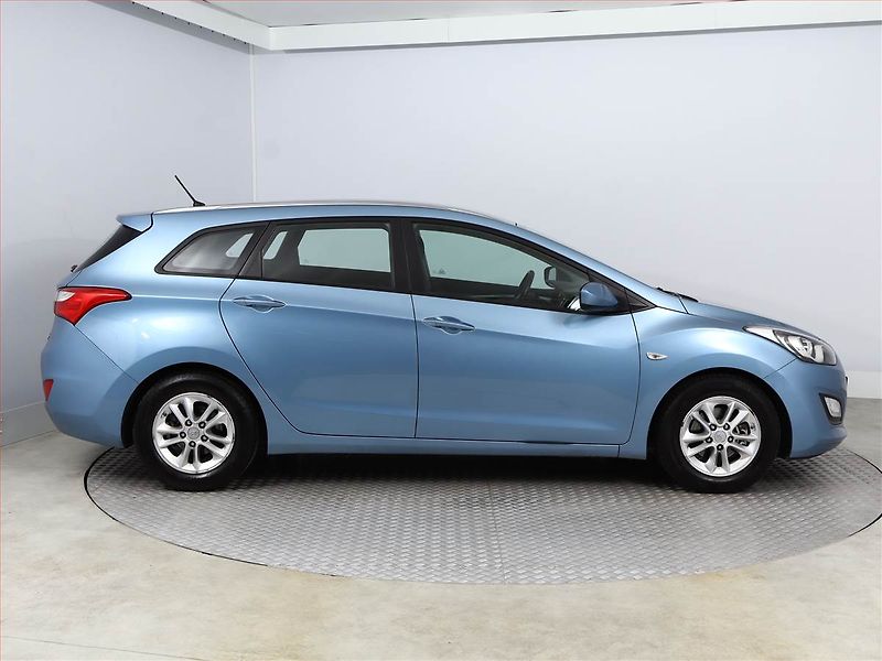 Hyundai i30 (2014) 1.6 MPI, Serv.kniha, Tempomat - fotka 6 z 15