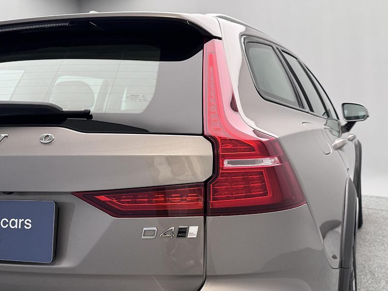 Volvo V60 CC D4 AWD MOMENTUM POLESTAR  - fotka 20 z 40