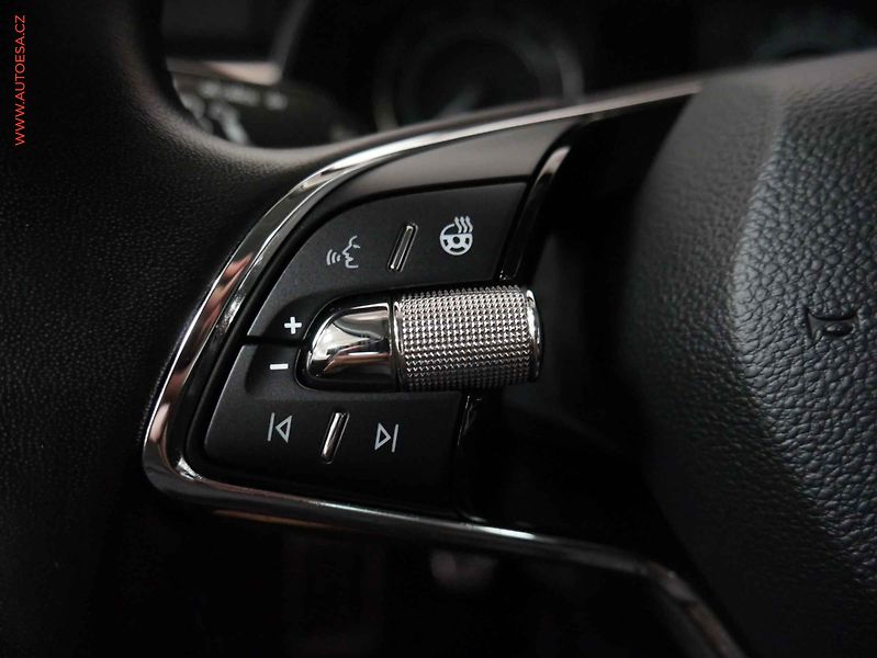 Škoda Kamiq (2023) 1.0 TSI, ČR, Style - fotka 12 z 18