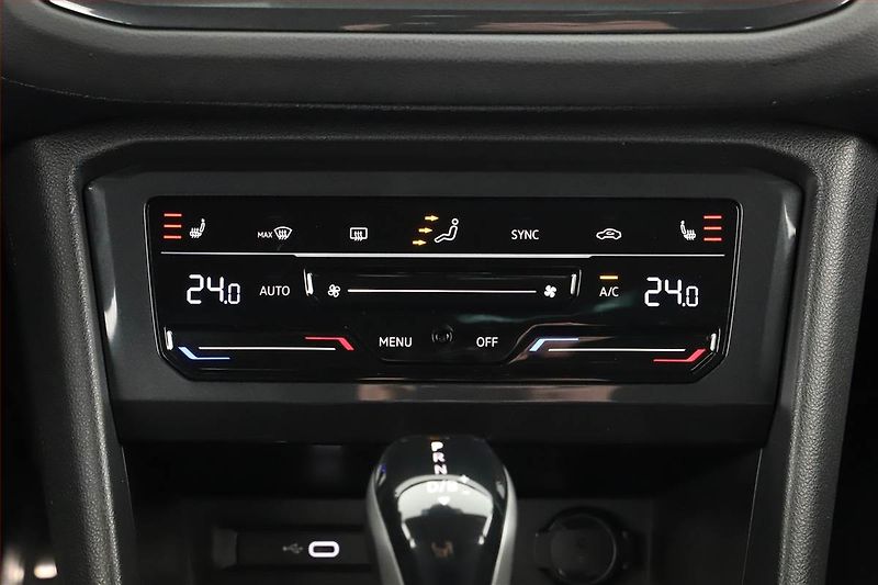 Volkswagen Tiguan (2023) R-Line 1.4 TSI eHybrid - fotka 12 z 21