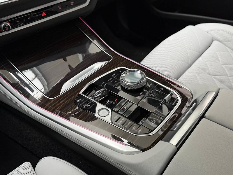BMW X5 3,0 210 kW xDrive30d - fotka 18 z 55