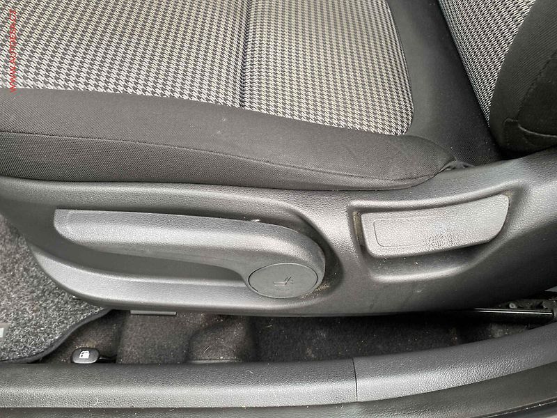 Hyundai Kona (2021) 1.0 T-GDi, AT, +ALU, kamera - fotka 14 z 19
