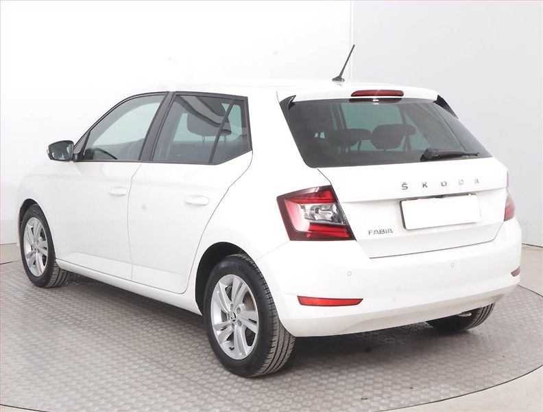 Škoda Fabia (2021) Style 1.0 TSI, ČR,1.maj - fotka 4 z 16