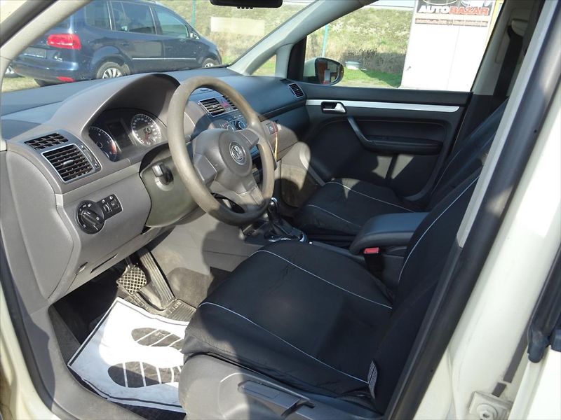 Volkswagen Touran 1,6 TDi 77 kW - fotka 9 z 25