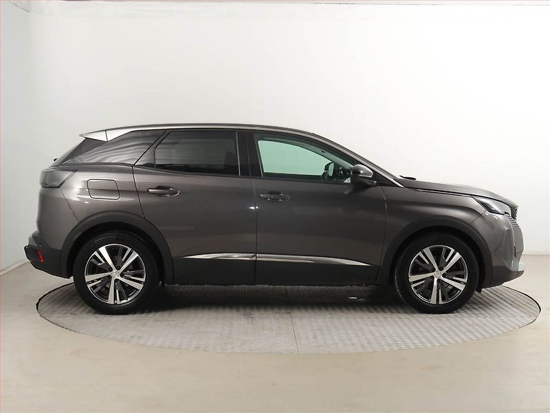 Peugeot 3008 (2022) Allure Pack 1.2 PureTech - fotka 6 z 18