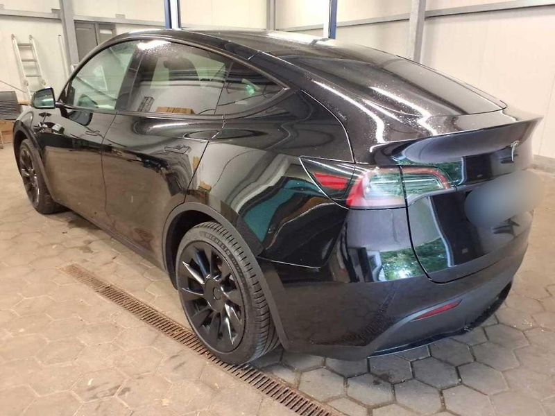 Tesla Model Y RWD 220kw TZ 92,5 % - fotka 2 z 9