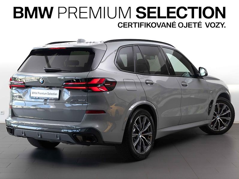 BMW X5 xDrive30d - fotka 4 z 24