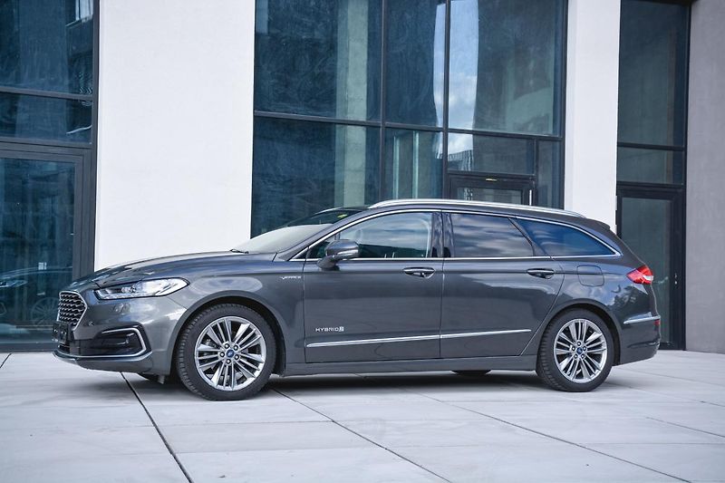 Ford Mondeo (2020) 2.0 187ps Hybrid ecvT VIGNALE - fotka 4 z 19