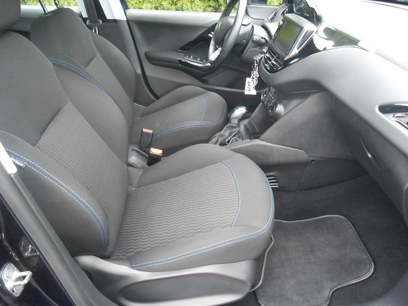 Peugeot 208 NAVI, CHROM, LED, 87TKm - fotka 16 z 37
