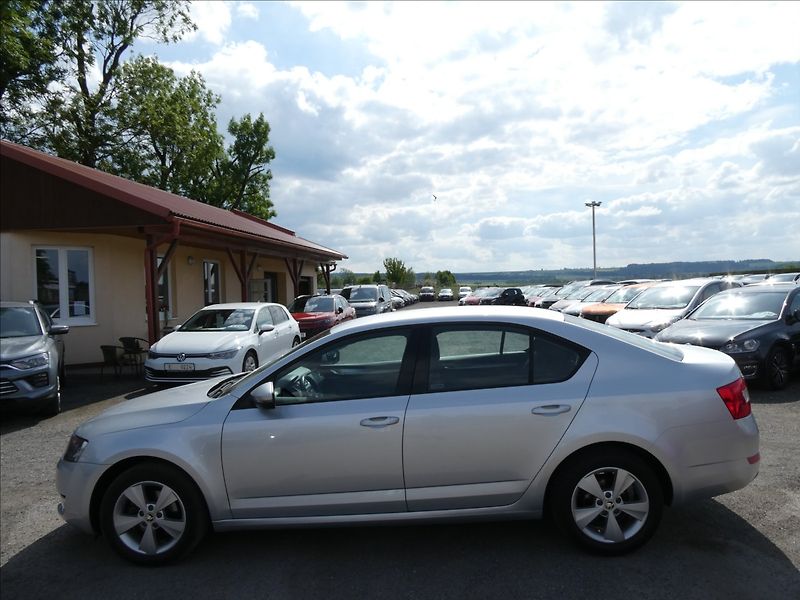 Škoda Octavia 1,6 TDI 81kW Style auto klima - fotka 6 z 35
