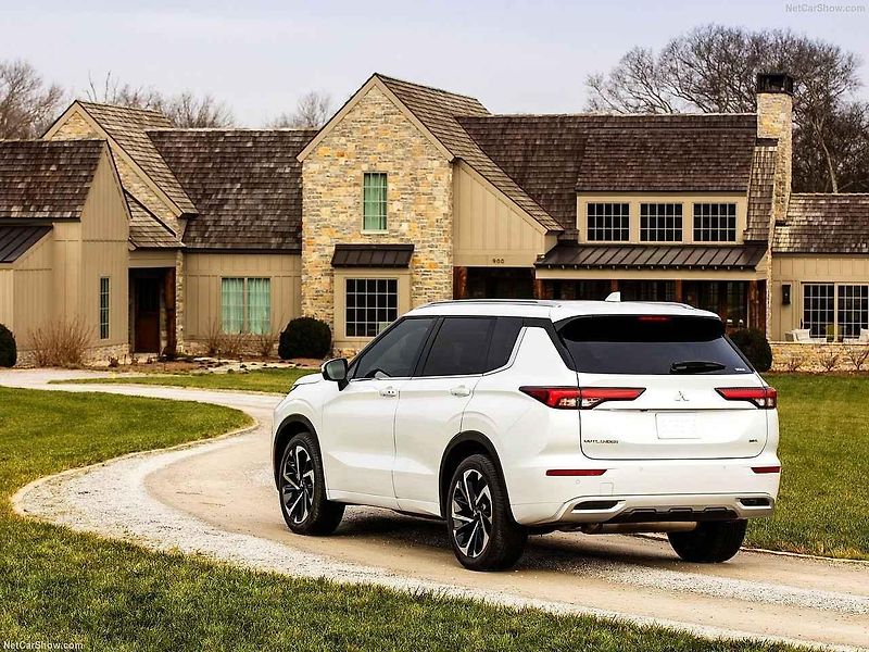 Mová generace SUV Outlander.