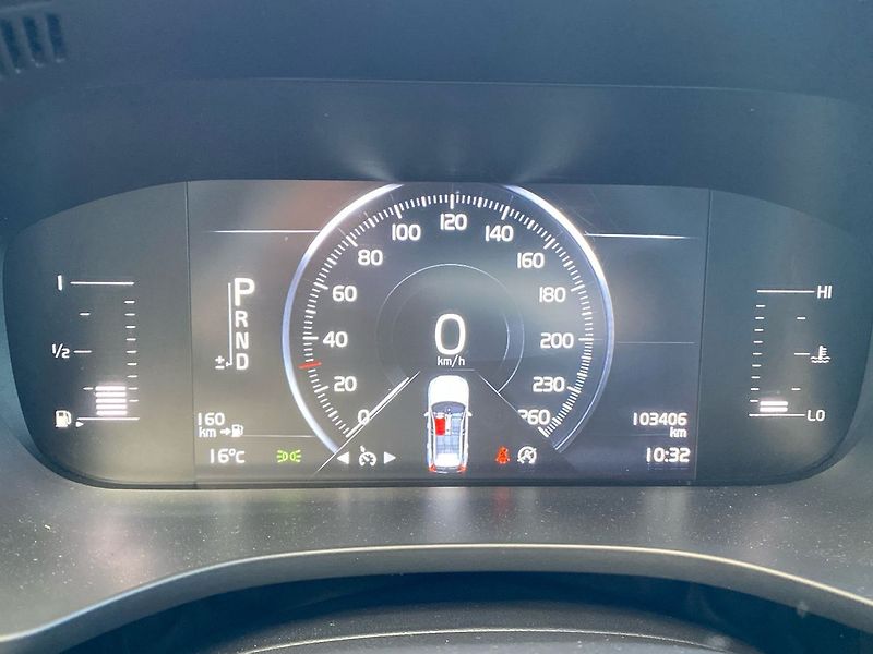Volvo XC60 D4 AWD MOMENTUM - fotka 14 z 26