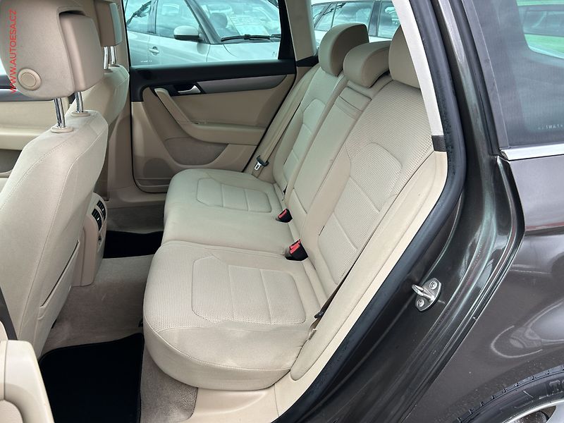 Volkswagen Passat (2013) 2.0TDi, DSG - fotka 10 z 17