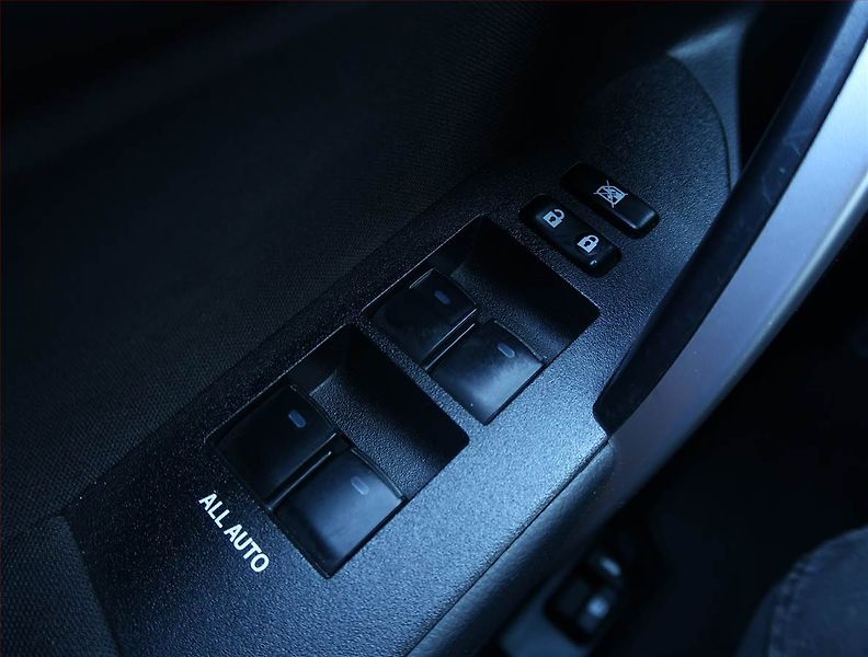 Toyota Corolla (2016) 1.6 Valvematic, Automat - fotka 18 z 22