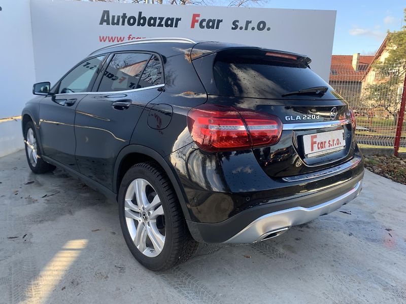 Mercedes-Benz GLA (2019) 220d 4 Matic, ser.knížka - fotka 7 z 30