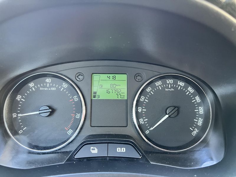 Škoda Fabia 1.2i 44kw KLIMA NAVI PŮVOD ČR - fotka 13 z 34