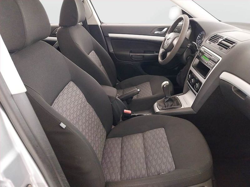 Škoda Octavia (2009) Ambiente 1.9 TDI 4x4, 4X4 - fotka 9 z 16